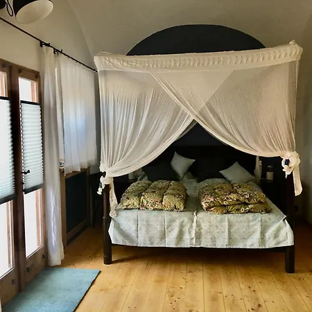 Loft Im Stall Eines Ehemaligen Pfarrguts * Tacherting